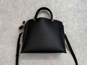 小さいけど収納力抜群！【E'POR】オンオフ使える「大人っぽミニバッグ」