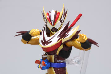 「S.H.Figuarts　仮面ライダーヴァレン フラッペカスタム＆『サクッ』とエフェクトパーツセット」企画担当者インタビュー