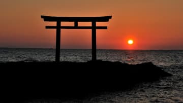 関東「初日の出」午前6時45分前後…注目は“神々しい”と人気の茨城・大洗磯前神社の鳥居越しの絶景　鹿島臨海鉄道が初の臨時便