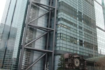 《乱痴気騒ぎは泥沼展開》カラオケBOXで日テレ男性記者が下半身露出、わいせつな行為まで…動画撮影された女性記者は訴訟も検討