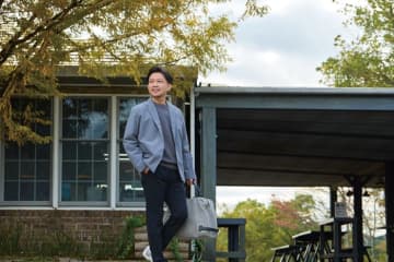 ビジネスシーンでも使える優秀さ！ ゴルフの行き帰りに大活躍なテーラードジャケット