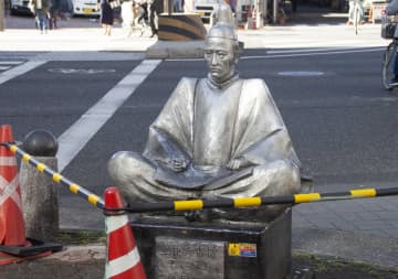 豊臣秀吉像、首を折られる！愛媛県警の警察官らが関与か!?