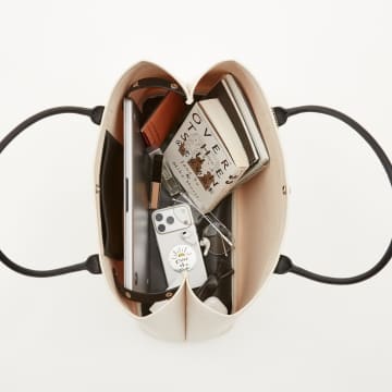 TBSラジオ『OVER THE SUN』コラボのこだわりがたっぷり詰まった大容量サイズのトートバッグが使いやすそう♪