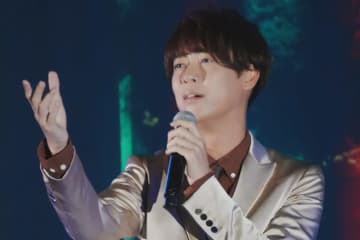 デビュー10周年の松阪ゆうき、今年で10回目となるクリスマスディナーショーを都内で開催！　新曲『桜の木の下で』の来春リリースをサプライズ発表