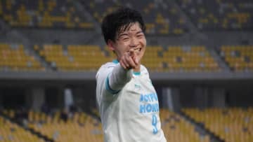 インカレでブレイク中の筑波大FW小林俊瑛、ドイツ代表の長身FWを目標に「ここで成長し続けたい」と大学日本一を見据える