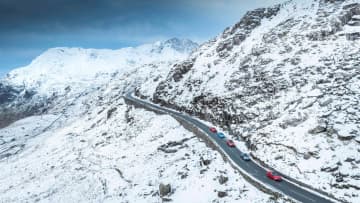 【メリークリスマス】トップギアが選ぶ2025年ベストショット！ 世界中を駆け巡った冒険の軌跡を写真で振り返る