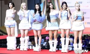 【PHOTO】NMIXX「2025 SBS歌謡大典」レッドカーペットに登場