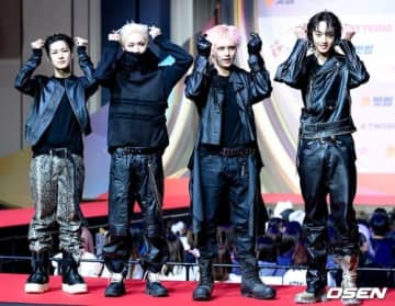 【PHOTO】AxMxP「2025 SBS歌謡大典」レッドカーペットに登場