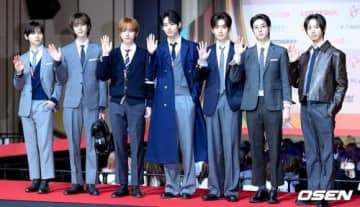 【PHOTO】IDID「2025 SBS歌謡大典」レッドカーペットに登場