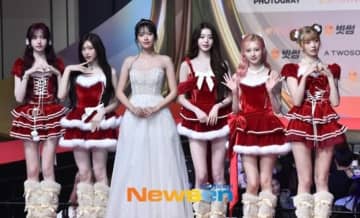 【PHOTO】IVE「2025 SBS歌謡大典」レッドカーペットに登場