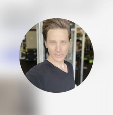 「バイオハザード」出演俳優　ロードレイジ銃撃事件で３１件の罪で起訴