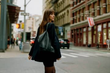 映画『マテリアリスト 結婚の条件』A24×ダコタ・ジョンソン、リッチな彼と忘れられない元恋人と三角関係に