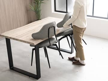 掃除ロボ対応ダイニングチェアがタンスのゲンから、回転式とハンギング機能で快適