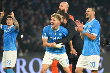 ナポリFWホイルンドの投稿が物議「素晴らしい決断とはこういうものだ」古巣マンUファンから怒号→英メディアは「クラブの欠点について考えるべきかもしれない」