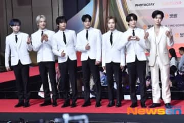 【PHOTO】NCT DREAM「2025 SBS歌謡大典」レッドカーペットに登場