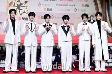 PHOTO】KickFlip「2025 SBS歌謡大典」レッドカーペットに登場