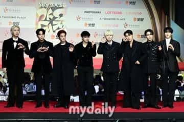 【PHOTO】ATEEZ「2025 SBS歌謡大典」レッドカーペットに登場
