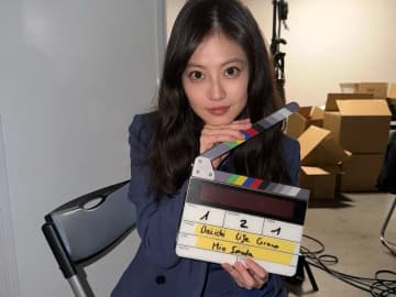 今田美桜、かわいいだけじゃない“かっこいい”雰囲気のオフショに「とっても大人っぽい」の声