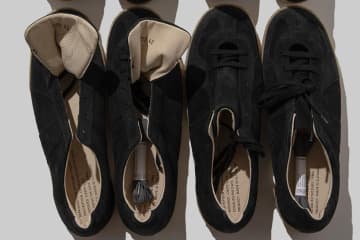 リプロダクションオブファウンド×ホーボーのスニーカー、オールスエードのブラウン＆ブラックアッパー