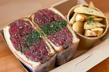 断面がすごい！京都・嵐山にボリューム系「チャームサイドサンドイッチ」誕生