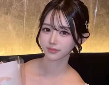 「大学では陰キャ、友達もいない」現役大学生キャバ嬢、誕生日は1人の客から「日本一の高さのシャンパンタワーをいただきました」