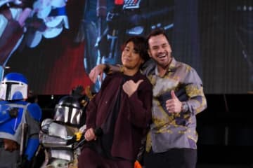 ダニエル・ローガンがファンと『マンダロリアン＆グローグー』予告編を鑑賞　東京コミコン「スター・ウォーズ・ギャザリングステージ」