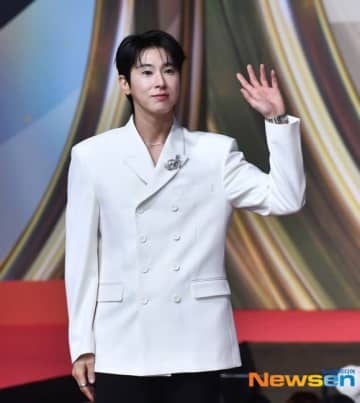 除隊したNCT テヨンの姿も！東方神起 ユンホ＆Stray Kidsら「2025 SBS歌謡大典」レッドカーペットに続々登場