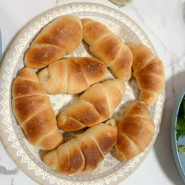 「周りがサクサクで中もっちりでめちゃ美味しい」 元ギャルママモデル、16歳の娘がクリスマスパーティに作ったパンに感激