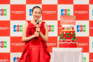 飯豊まりえ、クリスマスの予定は「バタバタしていたので、ケーキやチキンを食べてホッと一息」