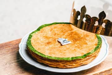 カフェ キツネ 青山限定「ガレット・デ・ロワ」宇治抹茶×アーモンドクリームの和な味わい、特製陶器付き