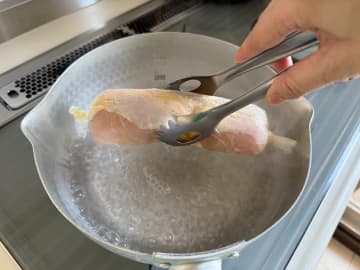 年末の集まりに大活躍！しっとりおいしい「鶏ハム」レシピ2選