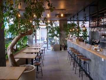 浅草の芝居町だった穴場ゾーンに登場した『Café PA•TRI•CIAN』は、舌にも耳にも心地よい大人カフェ