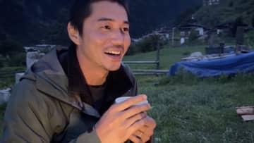 東出昌大、“冬虫夏草”を豪快に実食「大事なのは、味じゃないから」『世界の果てに、くるま置いてきた』13話