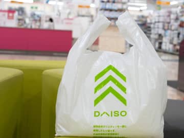 「スマホどこ行った！？」を回避！【ダイソー】ハシゴしてでも欲しい♡「優秀アイテム」