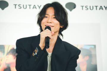 ＜レポート＞[Alexandros] 川上洋平が言葉と写真で届ける“今の自分とこれからの自分”　3年ぶりエッセイ『次幕』発売