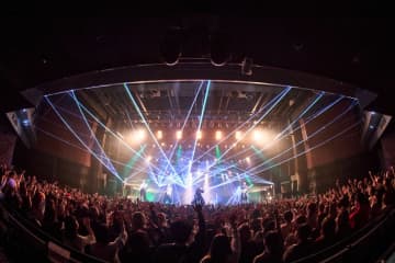 ViViD、【ViViD Xmas TOUR～UTOPIA～】東京公演のライブレポートが到着