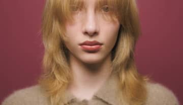 頑張って盛らない「謙虚な華やかさ」質感だけ盛るメイクのテクニック