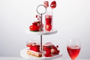 ルワンジュ東京の国産苺アフタヌーンティー、真っ赤なテディベア＆“バラ香る”苺ミルフィーユなど