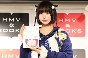 あの「難しいことは書いていません」　初の著書を発売　又吉直樹とトークショーを開催