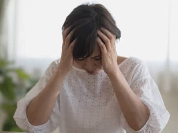 二回り年下の“トロフィーワイフ”を選んだ夫と50歳で離婚。「私の過去は一体何だったのか」