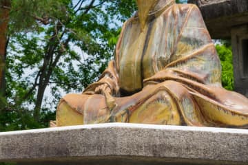 男性警察官が酔っ払って街の『豊臣秀吉像』の頭部を “両手で破壊”  監視カメラでバレて書類送検へ　ネットでコメント殺到「家族がホテルで働いてますが、宴会などで酒に酔うと警察官は一番たちが悪いと話してました」「警察なら防犯カメラで撮られてるってわかるだろ…」