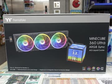 4面液晶の“立方体画面付きポンプヘッダー”を備えた水冷CPUクーラー「MINECUBE 360 Ultra ARGB Sync」がThermaltakeから
