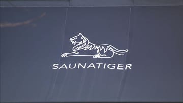 サウナ室から壊れた柄杓　ドアのへりに複数の傷…ドアをこじ開けようとしたか　東京・赤坂個室サウナ火災