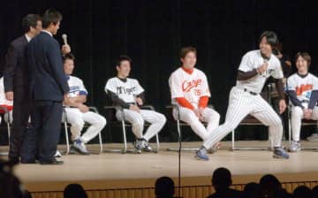 ＜あのころ＞プロ野球選手が高校生指導　22年前の12月26日