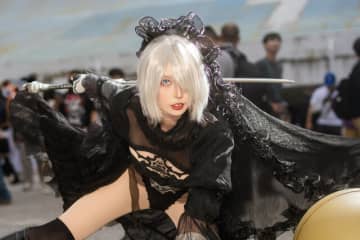 【コスプレ】『ニーア オートマタ』2Bが漆黒の花嫁に！抜群のスタイルと美しい太ももが際立つポージングが素晴らしい【写真8枚】