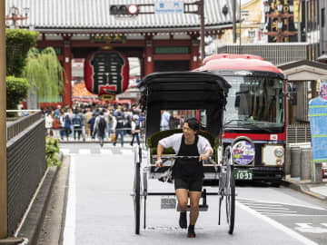 歌って踊る浅草の俥夫「東京力車」は夢を運ぶ！人力車による唯一無二の観光案内を
