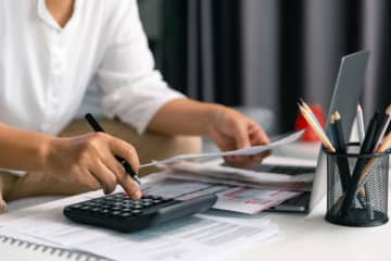 「年末調整で8万円戻ってきた」という友人。私は数千円でしたが、なぜ還付金にこんなに差が出るのでしょうか？