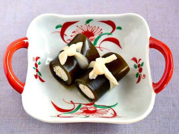 【ひき肉入り昆布巻き】便利な野菜だし使用！