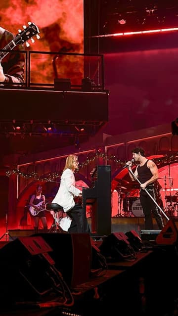 YOSHIKI、ジョナス・ブラザーズのNYツアー・ファイナルに“ぶっつけ本番”でゲスト出演