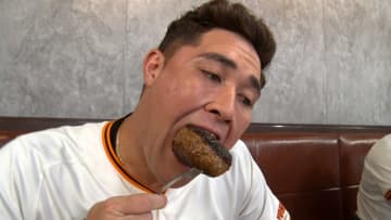 巨人軍・砂川リチャード＆浅野翔吾がデカ盛りグルメに参戦　ギャル曽根も「今日やばくない？早くない？」と慌てる食いっぷり